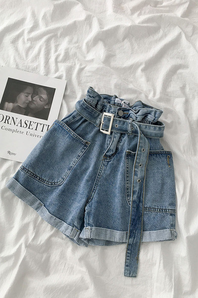 Naiste lühikesed teksad, millel on vöö ja kõrge vöökoht