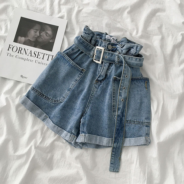 Naiste lühikesed teksad, millel on vöö ja kõrge vöökoht