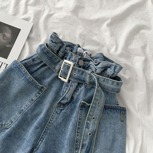 Naiste lühikesed teksad, millel on vöö ja kõrge vöökoht