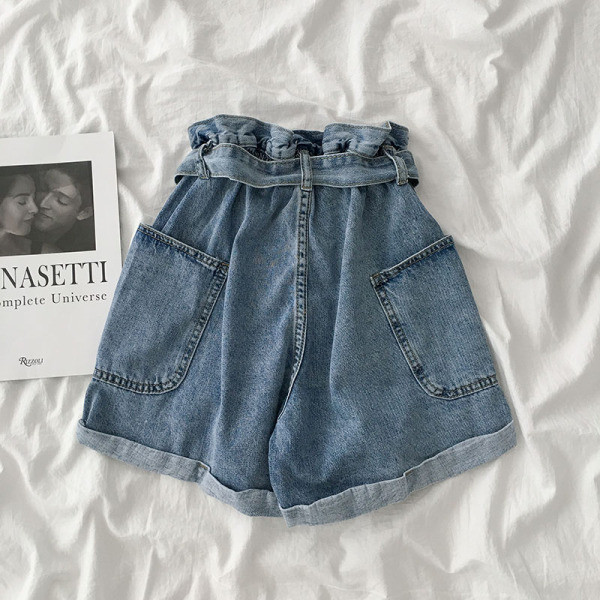 Naiste lühikesed teksad, millel on vöö ja kõrge vöökoht