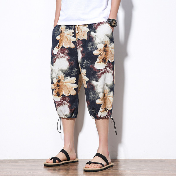Ανδρικό παντελόνι με λουλουδάτο μοτίβο και μήκος γόνατος