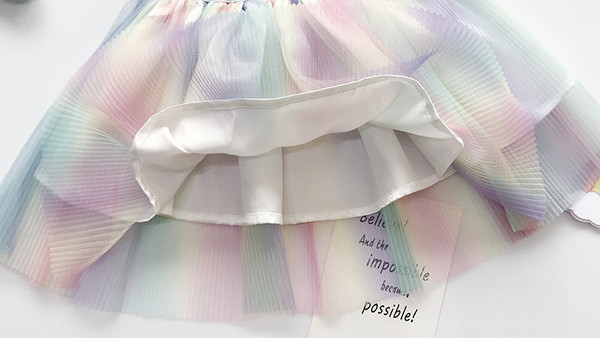 Moodne kõrge vöökoha ja tülliga lasteseelik