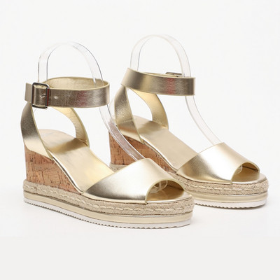 Alkalmi női platformszandál eco bőrrel és csattal