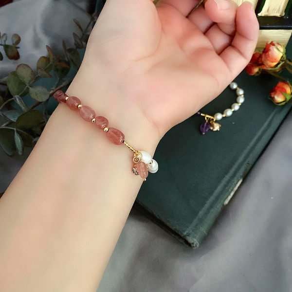 Bratara moderna cu perle si pandantiv