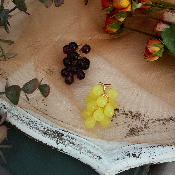 Modern fülbevaló szőlő formájú