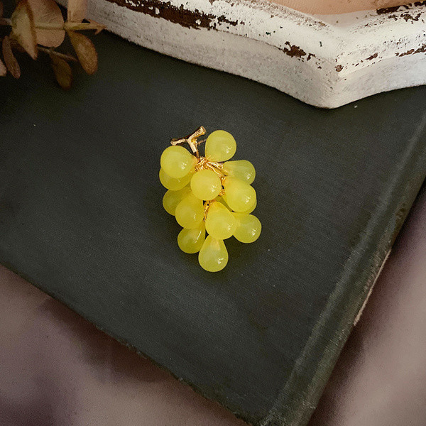 Modern fülbevaló szőlő formájú