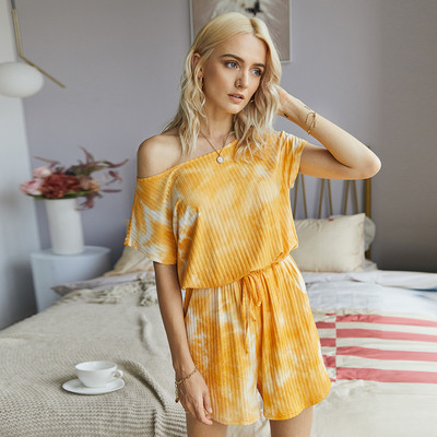 Ikdienas sieviešu kombinezons ar īsām piedurknēm un jostasvietas saitēm