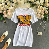 Sportiska ikdienas sieviešu kleita ar īsām piedurknēm un ovālu kakla izgriezumu