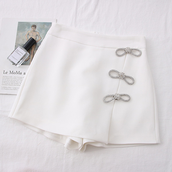 Moodsad naiste lühikesed püksid – kõrge vöökohaga