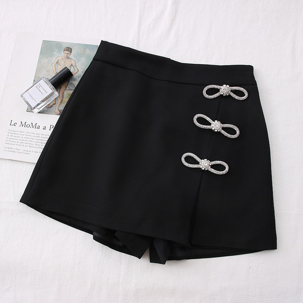 Moodsad naiste lühikesed püksid – kõrge vöökohaga