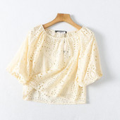 Sieviešu vasaras blūze ar izšuvumu - plats modelis