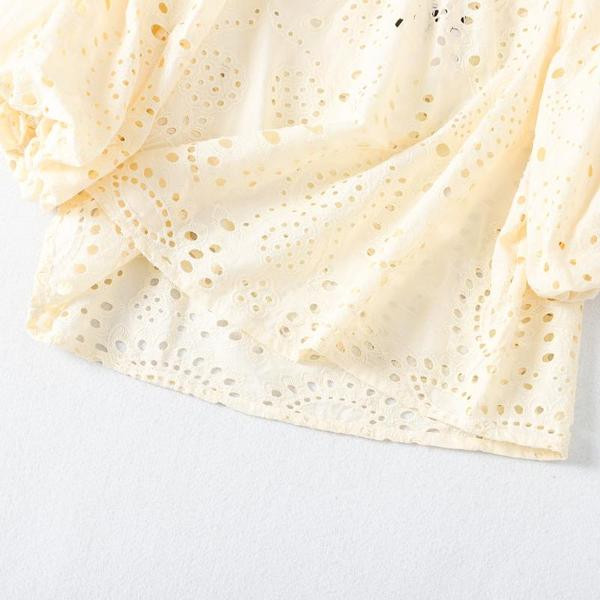 Sieviešu vasaras blūze ar izšuvumu - plats modelis