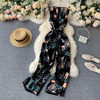 Sieviešu garais kombinezons ar saitēm un V veida kakla izgriezumu