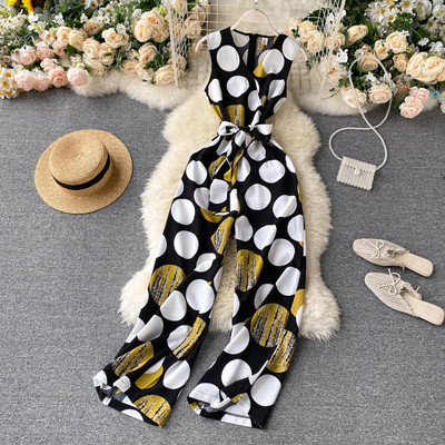 Sieviešu garais kombinezons ar saitēm un V veida kakla izgriezumu