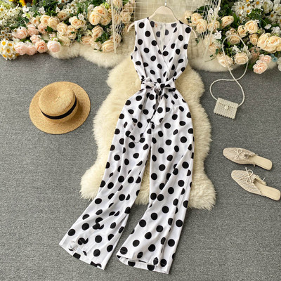 Sieviešu garais kombinezons ar saitēm un V veida kakla izgriezumu