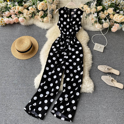 Sieviešu garais kombinezons ar saitēm un V veida kakla izgriezumu