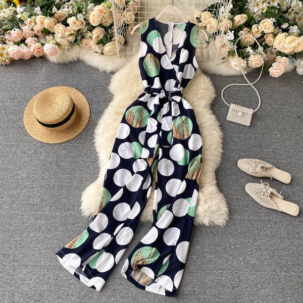 Sieviešu garais kombinezons ar saitēm un V veida kakla izgriezumu