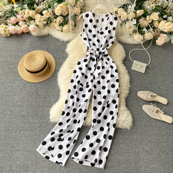 Sieviešu garais kombinezons ar saitēm un V veida kakla izgriezumu