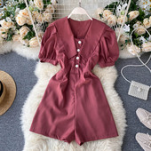 Rövid női overall, rövid ujjal és gombbal