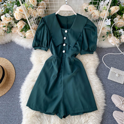 Rövid női overall, rövid ujjal és gombbal