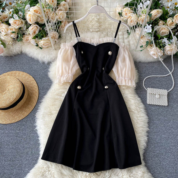 Γυναικείο φόρεμα με κουμπιά και κοντά μανίκια σε μαύρο χρώμα