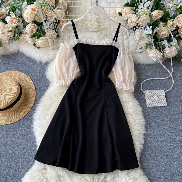 Γυναικείο φόρεμα με κουμπιά και κοντά μανίκια σε μαύρο χρώμα