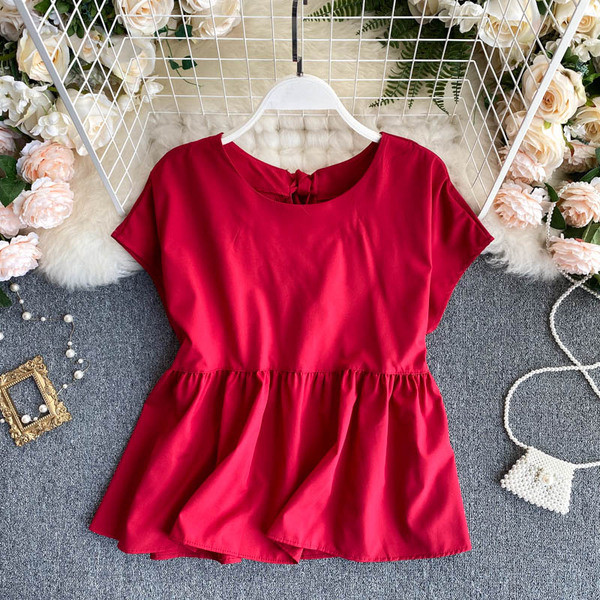 Sieviešu blūze ar rāvējslēdzēju mugurpusē un īsām piedurknēm