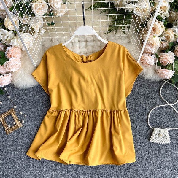 Sieviešu blūze ar rāvējslēdzēju mugurpusē un īsām piedurknēm