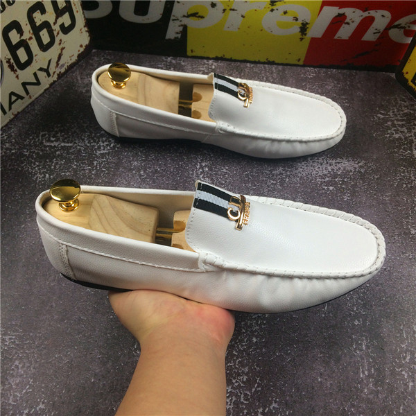 Eko bőrből készült formális férfi cipő, lapos talppal, fém díszítéssel