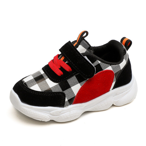 Valge ja musta värvi kleebisega vabaaja tossud lastele