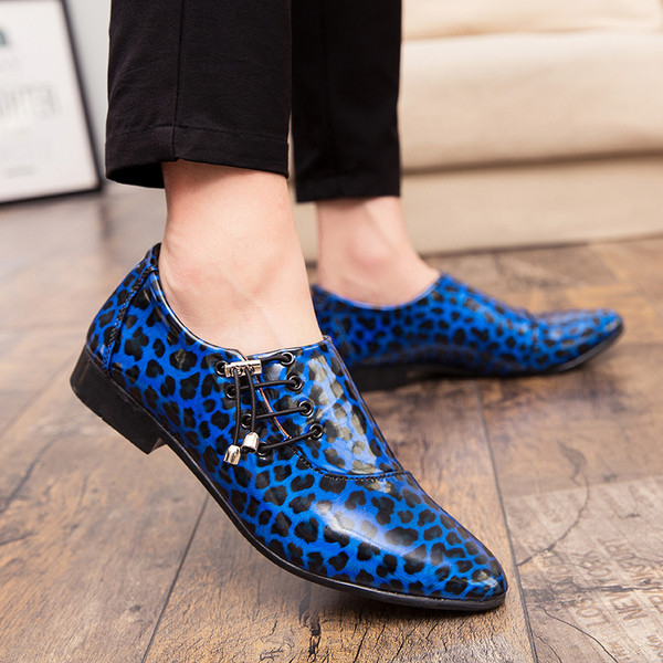 Μοντέρνα επίσημα ανδρικά παπούτσια με μοτίβο λεοπάρ