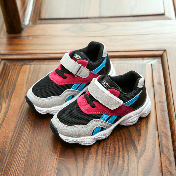 Plaastri ja kareda tallaga vabaaja laste tossud