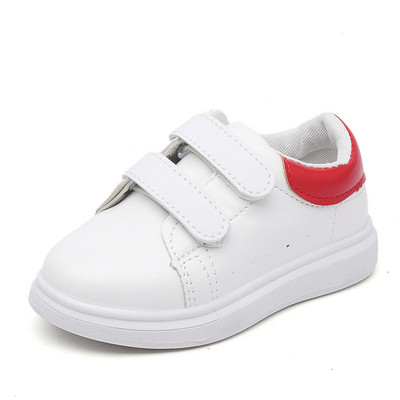 Tüdrukutele sobivad valged ja kleebisega laste tossud