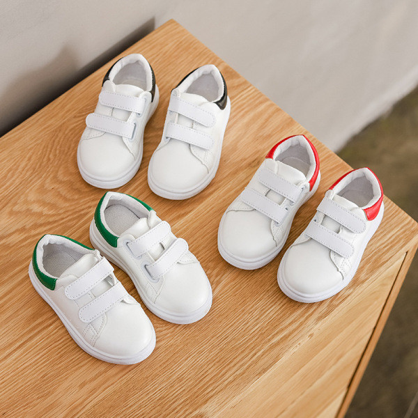 Tüdrukutele sobivad valged ja kleebisega laste tossud