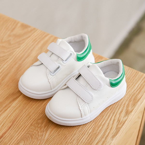 Tüdrukutele sobivad valged ja kleebisega laste tossud