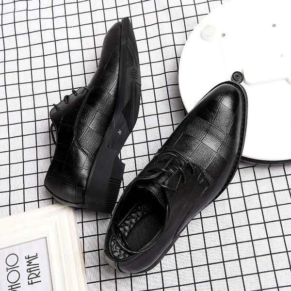 Eko bőrből készült, szűk férfi formális cipő