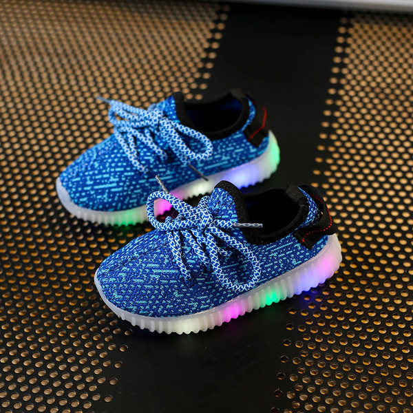 Paelte ja hõõguva tallaga laste tossud ja jooksujalatsid