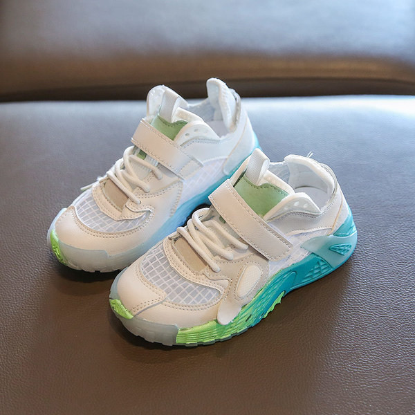 Ikdienas bērnu kedas ar uzlīmi un plakanu zoli