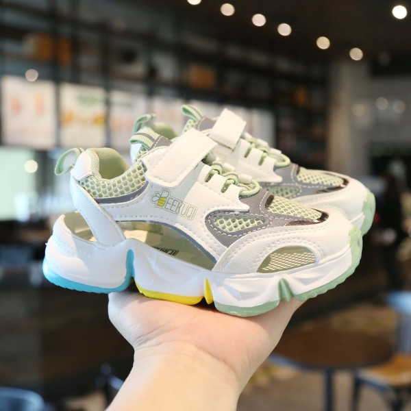 Kleebise ja lipsudega vabaaja laste suvised tossud tüdrukutele