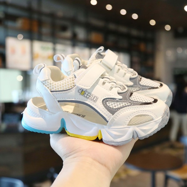 Kleebise ja lipsudega vabaaja laste suvised tossud tüdrukutele