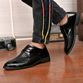 Επίσημα ανδρικά παπούτσια σε μαύρο χρώμα - μυτερό  μοντέλο