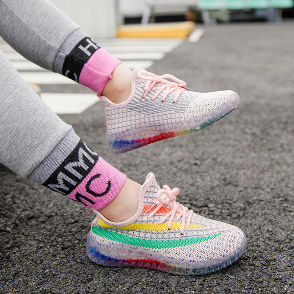 Ikdienas bērnu kedas no krāsaina tekstila ar mežģīnēm