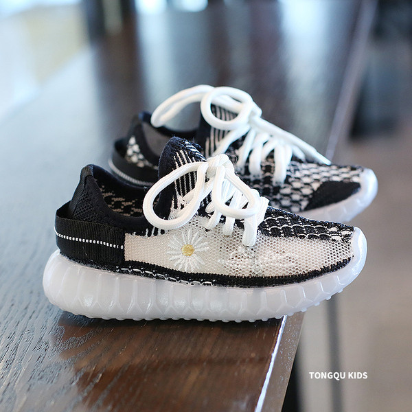 Laste vabaaja tossud tikandite ja lipsudega