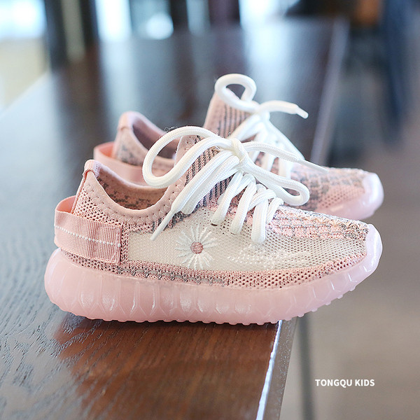 Laste vabaaja tossud tikandite ja lipsudega