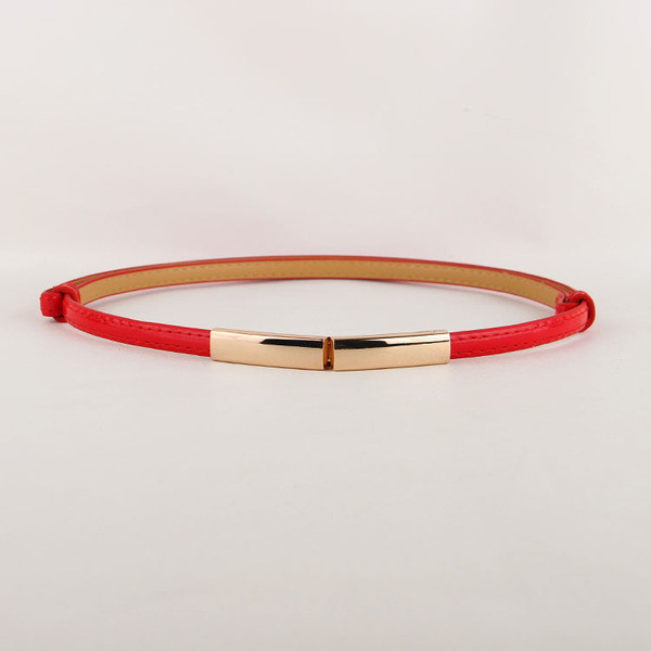 Σύγχρονη γυναικεία ζώνη με μεταλλική στερέωση