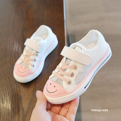 Tüdrukutele sobivad vabaaja paelte ja lameda tallaga laste tossud