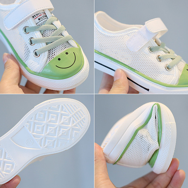 Tüdrukutele sobivad vabaaja paelte ja lameda tallaga laste tossud