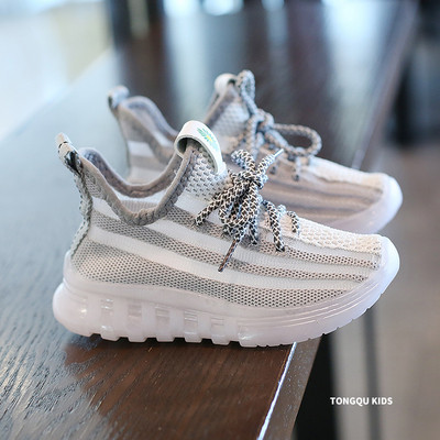 Suveks sobivad vabaajalised paelte ja lameda tallaga laste tossud