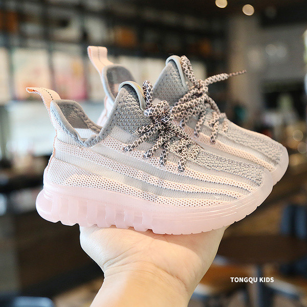 Suveks sobivad vabaajalised paelte ja lameda tallaga laste tossud