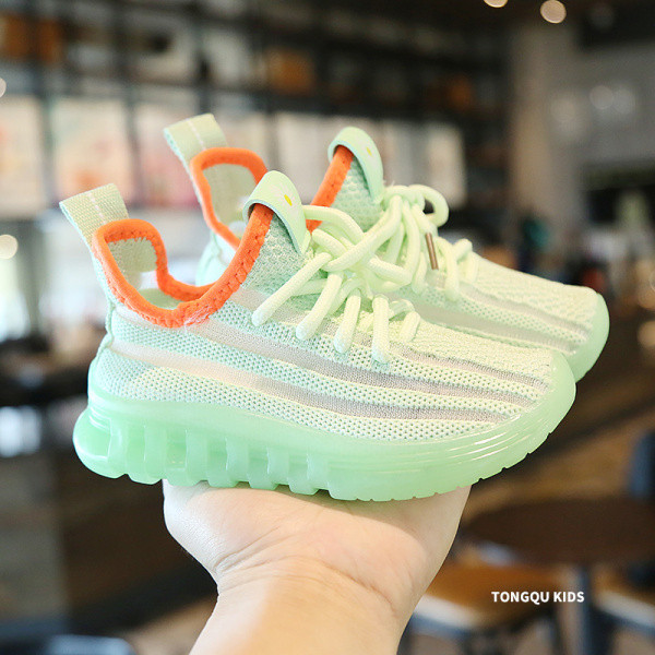 Suveks sobivad vabaajalised paelte ja lameda tallaga laste tossud